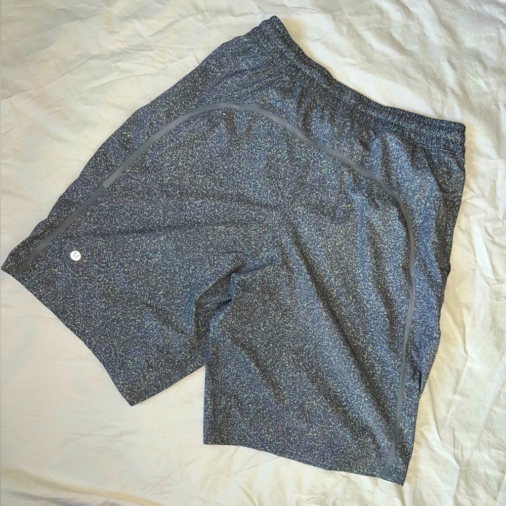 MENS LULULEMON ATHLETIC SHORTS